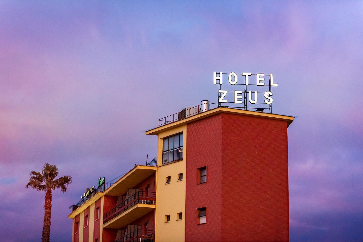 מרידה Hotel Zeus מראה חיצוני תמונה